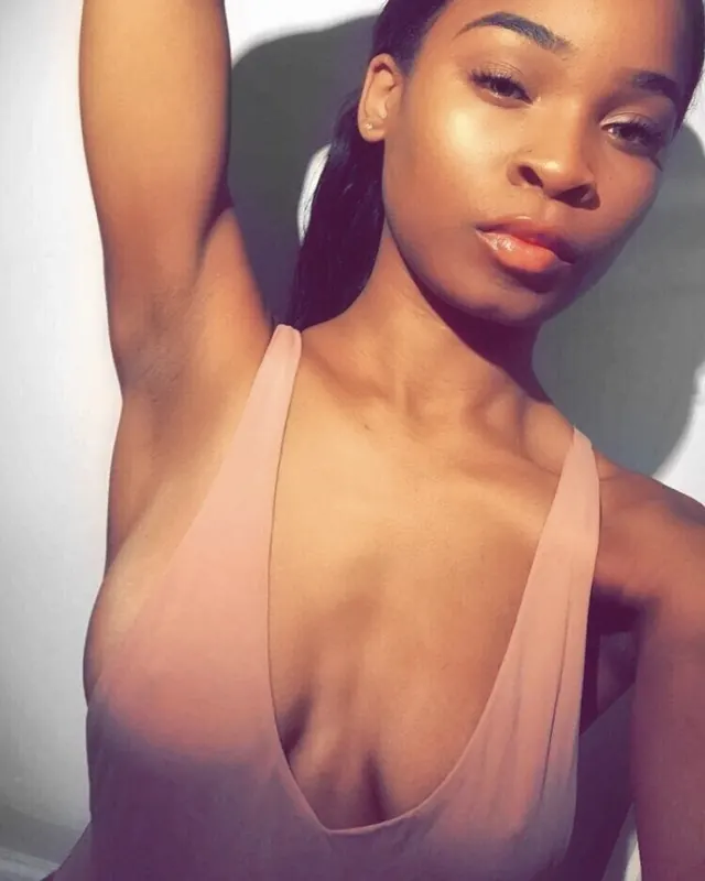 Bintou, 24 ans, plan cul à Orange